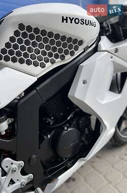 Спортбайк Hyosung GT 250R 2010 в 