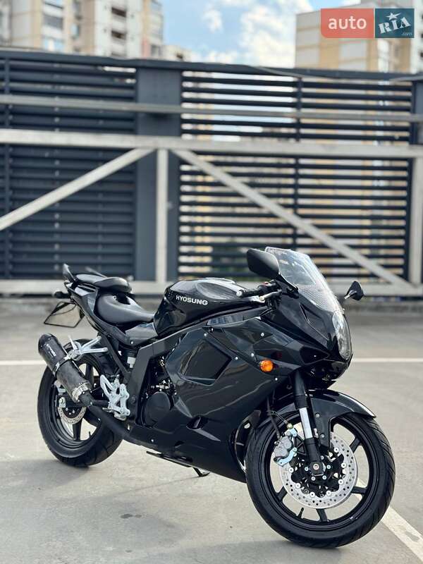 Мотоцикл Супермото (Motard) Hyosung GT 250R 2011 в Киеве