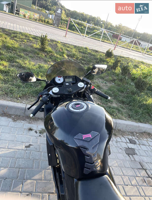 Спортбайк Hyosung GT 250R 2013 в Каменец-Подольском фото 3 Спортбайк Hyosung GT 250R 2013 в Каменец-Подольском