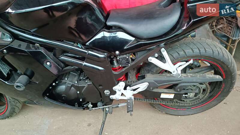 Спортбайк Hyosung GT 650R 2011 в Черновцах
