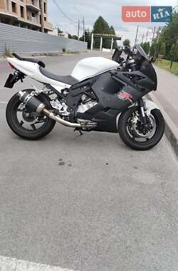 Спортбайк Hyosung GT 650R 2006 в 