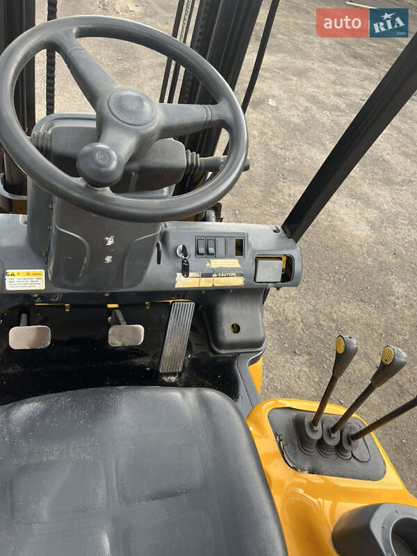 Вилочный погрузчик Hyundai 18L 2010 в Буштыне