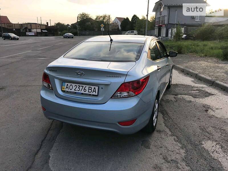 Седан Hyundai Accent 2011 в Мукачевому