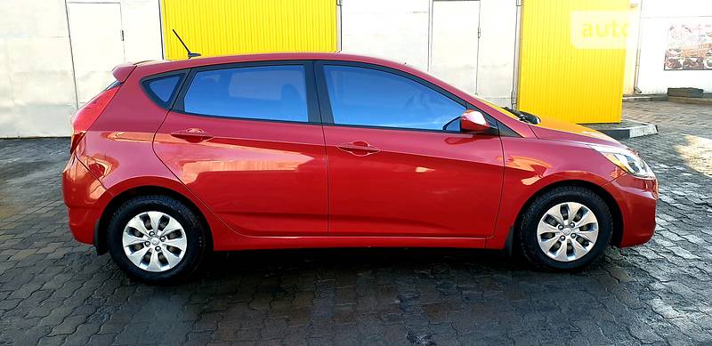 Хетчбек Hyundai Accent 2015 в Рівному фото Хетчбек Hyundai Accent 2015 в Рівному