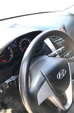Седан Hyundai Accent 2013 в Прилуках