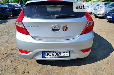 Хэтчбек Hyundai Accent 2012 в Староконстантинове