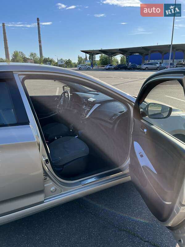 Седан Hyundai Accent 2012 в Кривому Розі