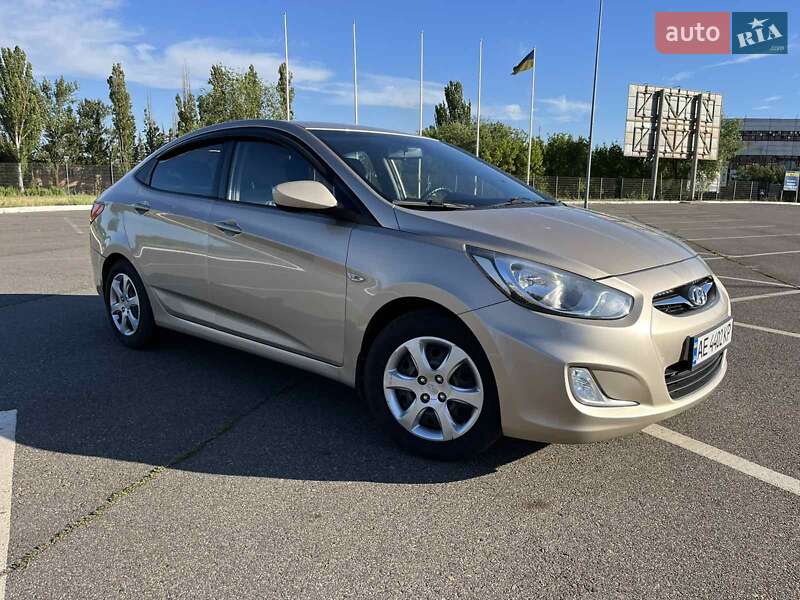 Седан Hyundai Accent 2012 в Кривому Розі