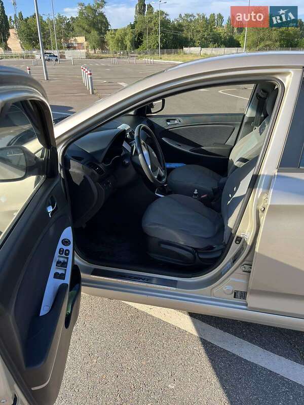 Седан Hyundai Accent 2012 в Кривому Розі