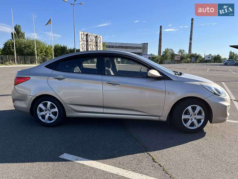 Седан Hyundai Accent 2012 в Кривому Розі