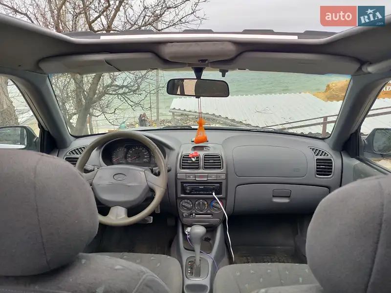 Hyundai Accent 2000