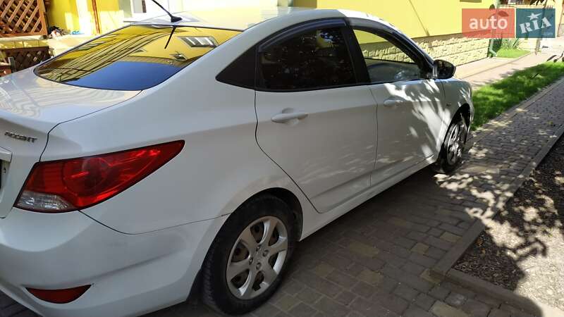 Седан Hyundai Accent 2012 в Костополе