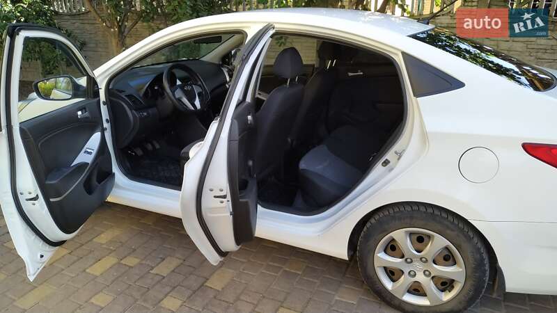Седан Hyundai Accent 2012 в Костополе