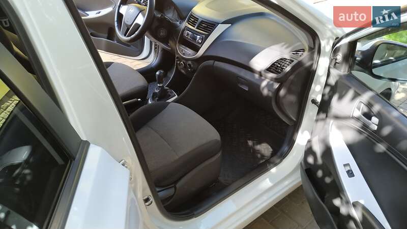 Седан Hyundai Accent 2012 в Костополе