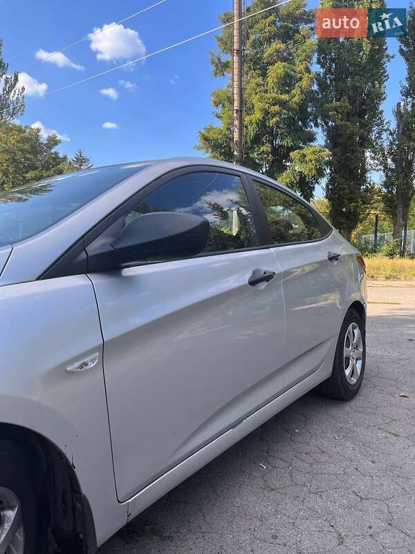 Седан Hyundai Accent 2013 в Кривому Розі