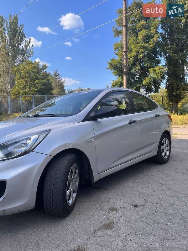 Седан Hyundai Accent 2013 в Кривому Розі