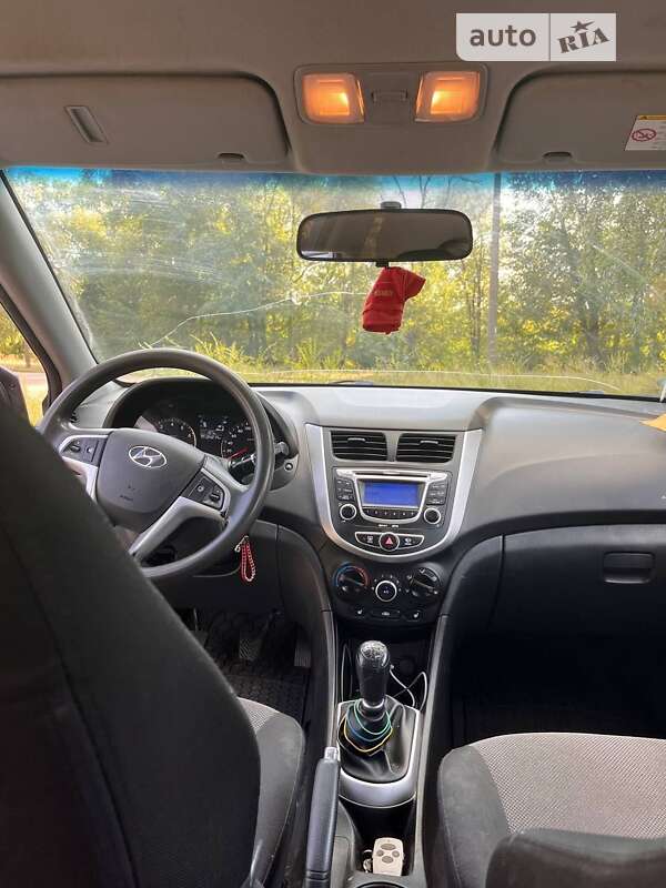 Седан Hyundai Accent 2013 в Кривому Розі