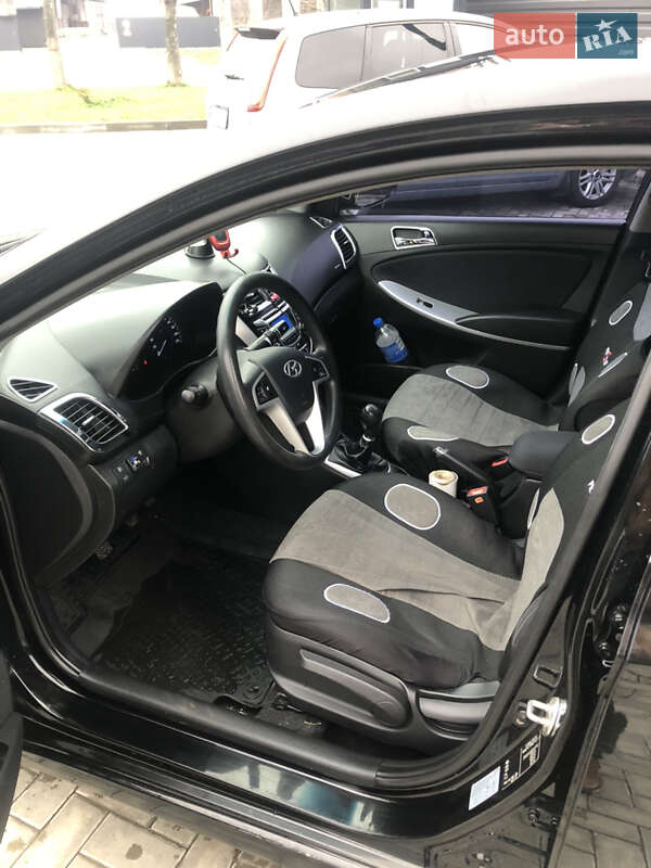 Седан Hyundai Accent 2012 в Ивано-Франковске