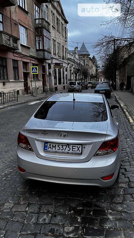 Седан Hyundai Accent 2015 в Чернівцях