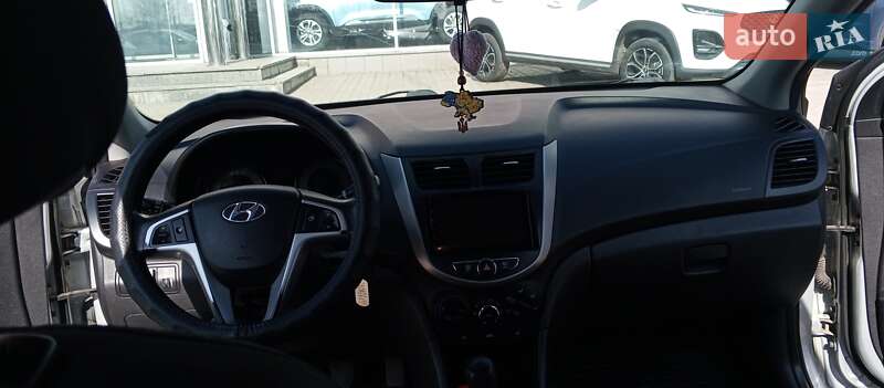 Седан Hyundai Accent 2012 в Лубнах