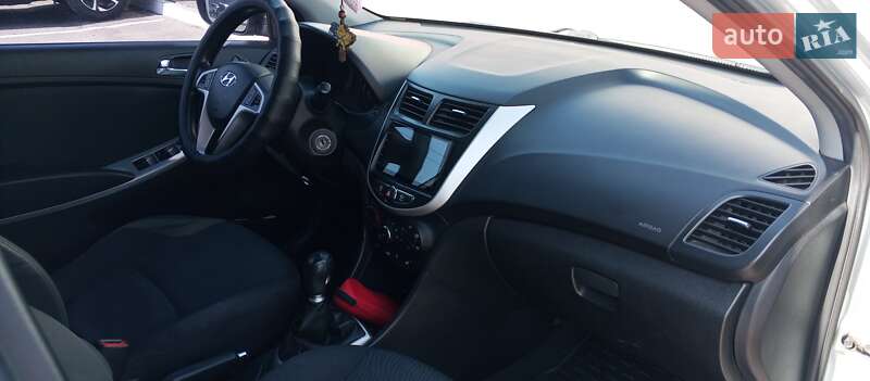 Седан Hyundai Accent 2012 в Лубнах