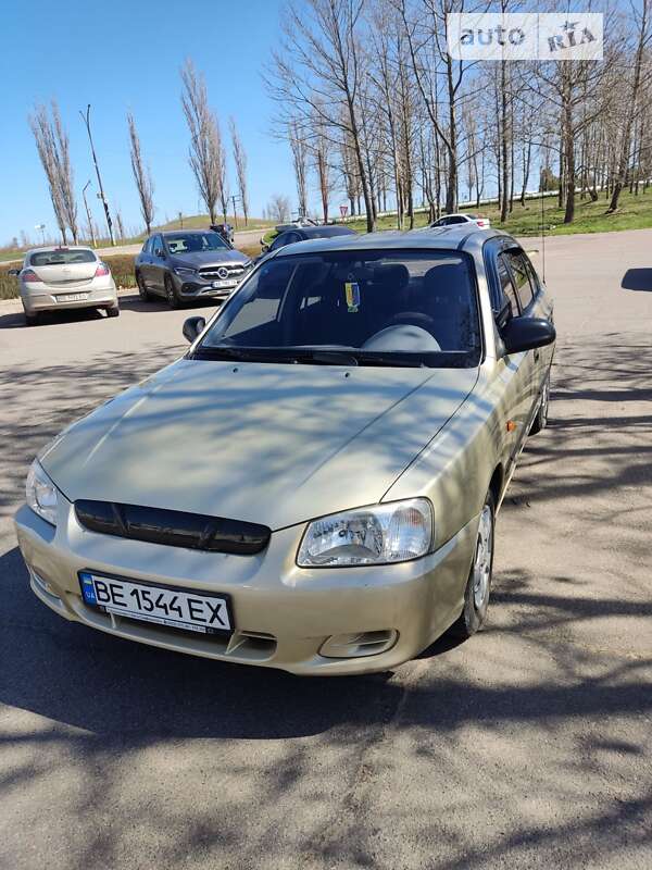 Седан Hyundai Accent 2000 в Южноукраїнську