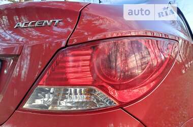 Седан Hyundai Accent 2012 в Лебедине