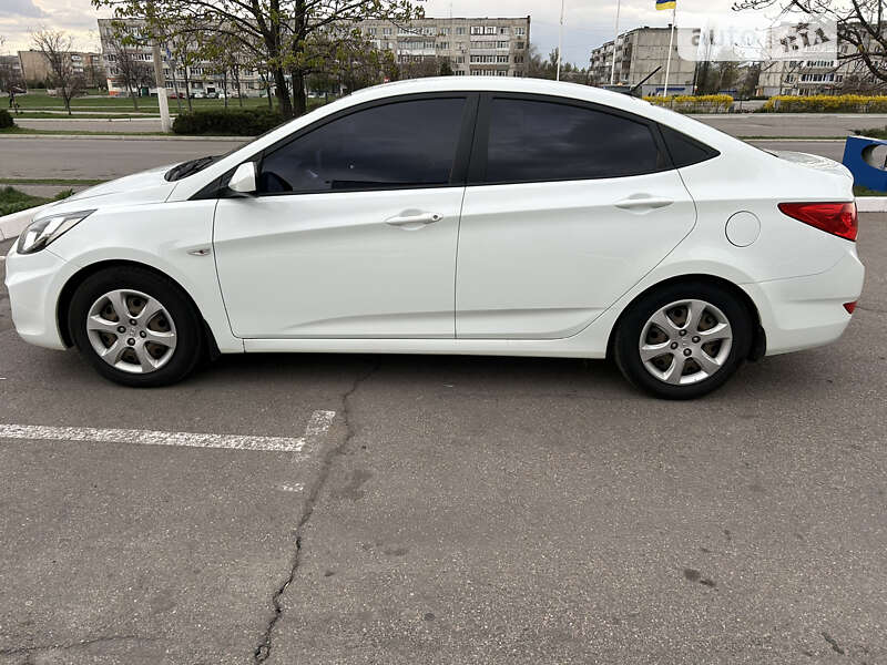 Седан Hyundai Accent 2012 в Тернівці