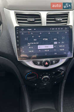 Седан Hyundai Accent 2012 в Тернівці