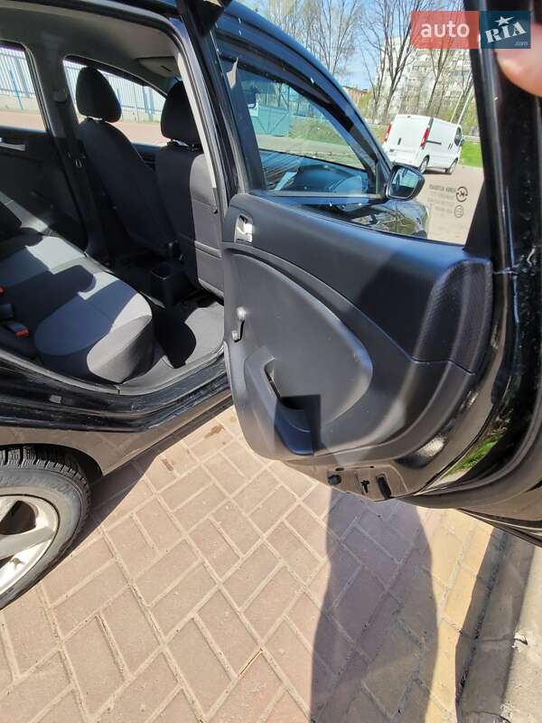 Хетчбек Hyundai Accent 2011 в Києві фото 23 Хетчбек Hyundai Accent 2011 в Києві