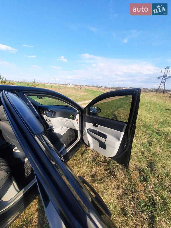 Седан Hyundai Accent 2008 в Сумах