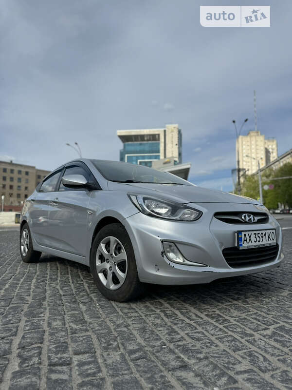 Hyundai Accent 2012