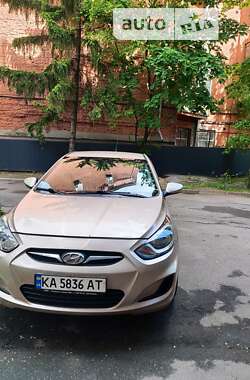 Хэтчбек Hyundai Accent 2013 в Киеве