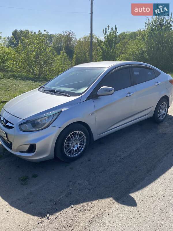 Hyundai Accent 2011