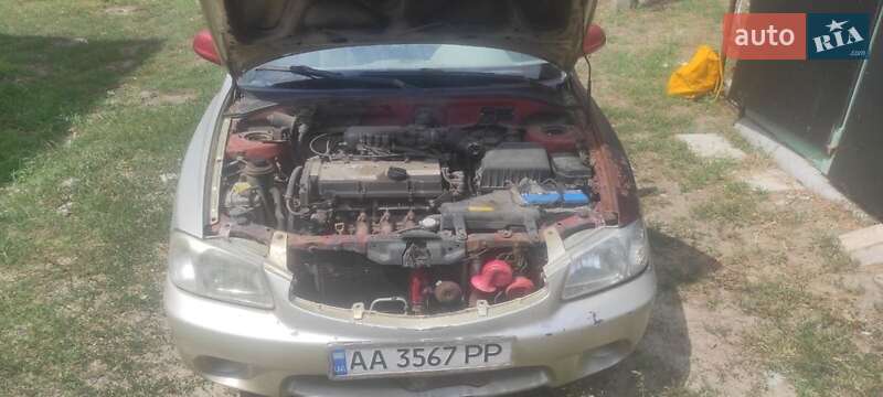 Седан Hyundai Accent 1999 в Киеве