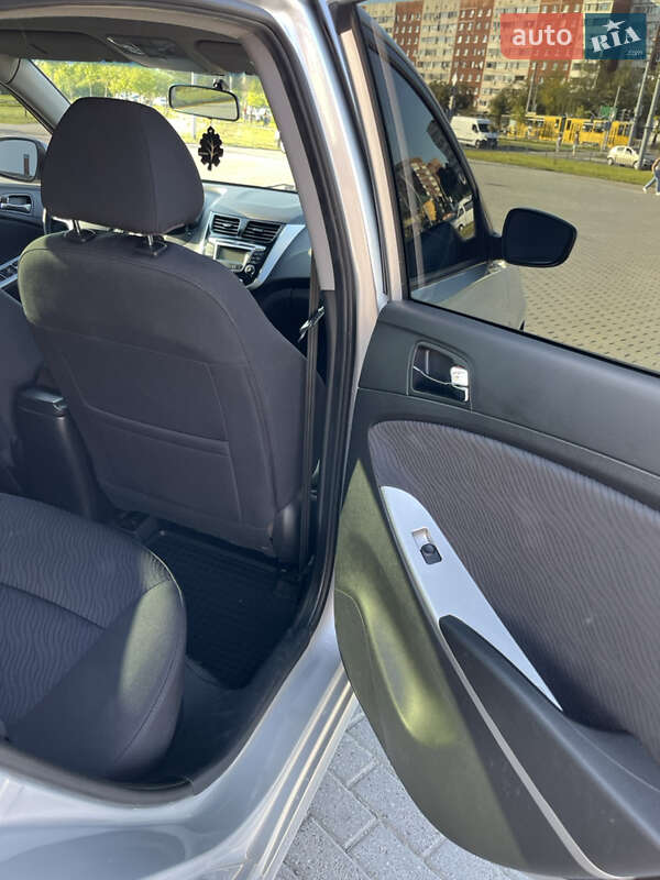 Седан Hyundai Accent 2012 в Львове