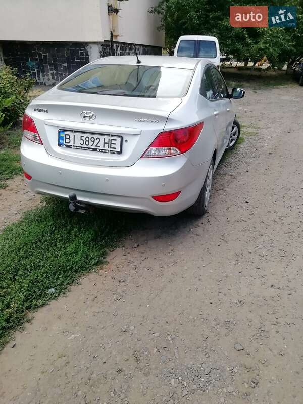 Седан Hyundai Accent 2012 в Карловке