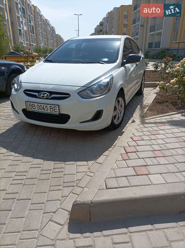 Седан Hyundai Accent 2013 в Одессе фото 2 Седан Hyundai Accent 2013 в Одессе