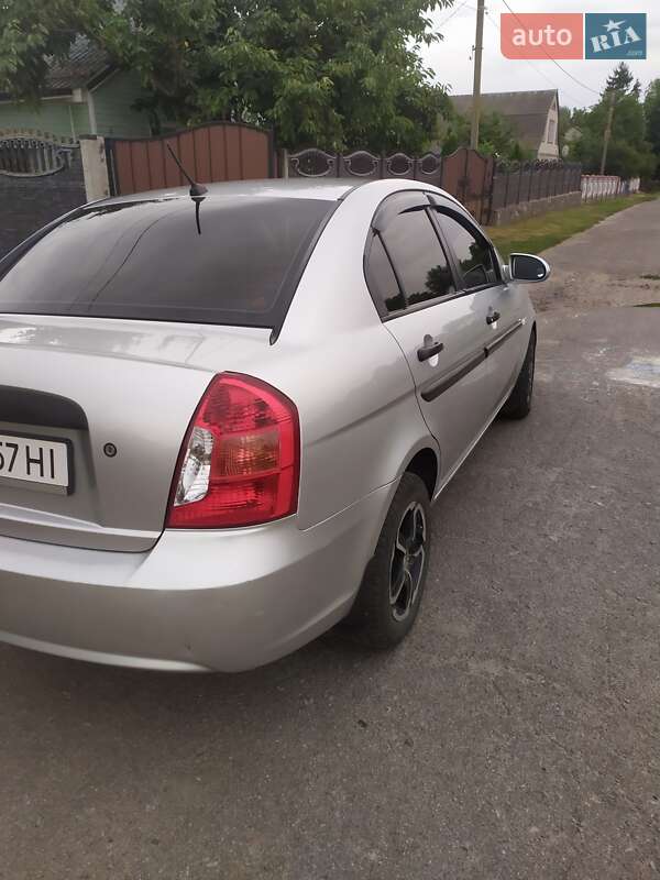 Седан Hyundai Accent 2008 в Гребінці