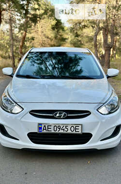 Седан Hyundai Accent 2015 в Дніпрі