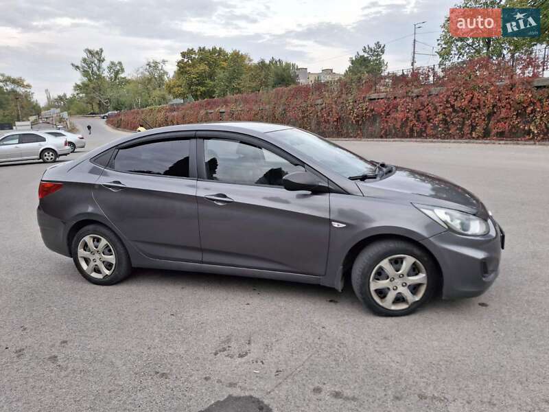 Седан Hyundai Accent 2011 в Днепре