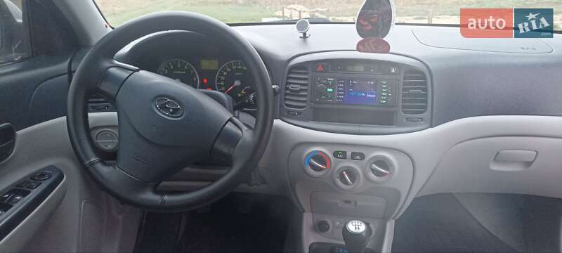 Седан Hyundai Accent 2007 в Ромнах