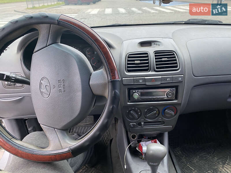 Ліфтбек Hyundai Accent 2000 в Львові фото 2 Ліфтбек Hyundai Accent 2000 в Львові