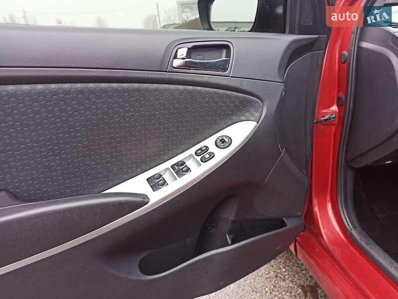 Хетчбек Hyundai Accent 2012 в Святопетрівське фото 10 Хетчбек Hyundai Accent 2012 в Святопетрівське