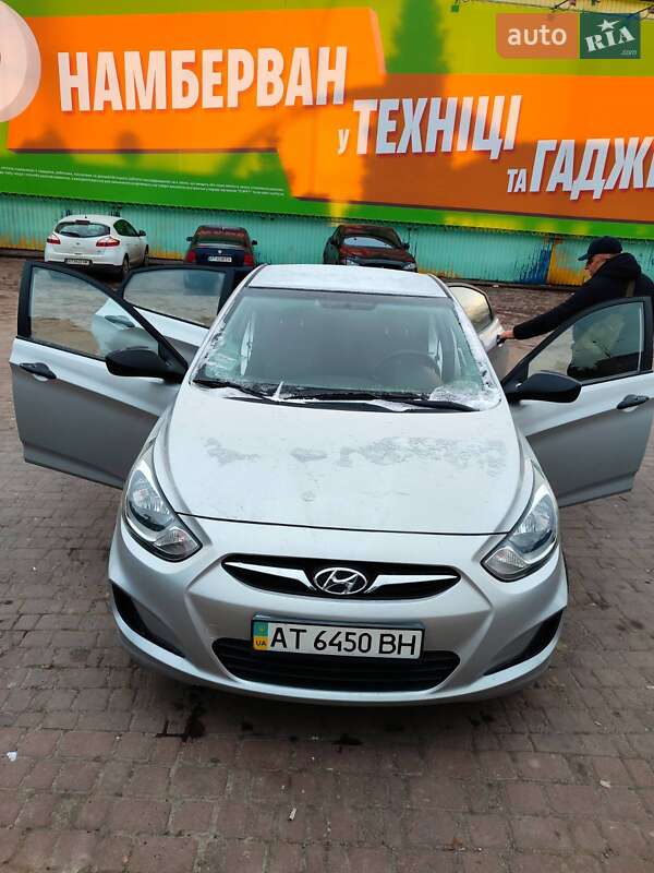Седан Hyundai Accent 2012 в Ивано-Франковске