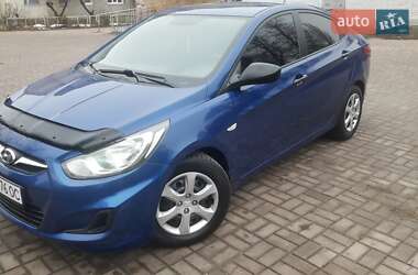 Седан Hyundai Accent 2013 в Глухові