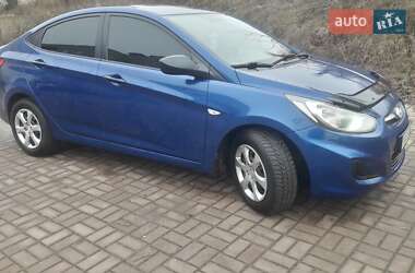 Седан Hyundai Accent 2013 в Глухові