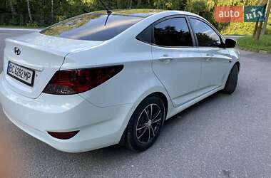 Седан Hyundai Accent 2012 в Стебнику