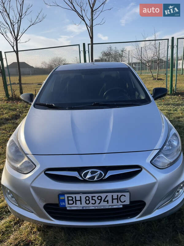 Hyundai Accent 2011