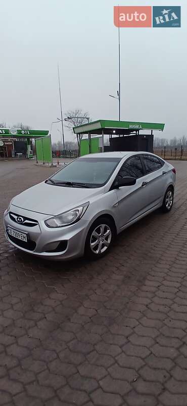 Седан Hyundai Accent 2013 в Хотині